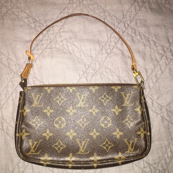 Louis Vuitton Handbags - Louis Vuitton pochette